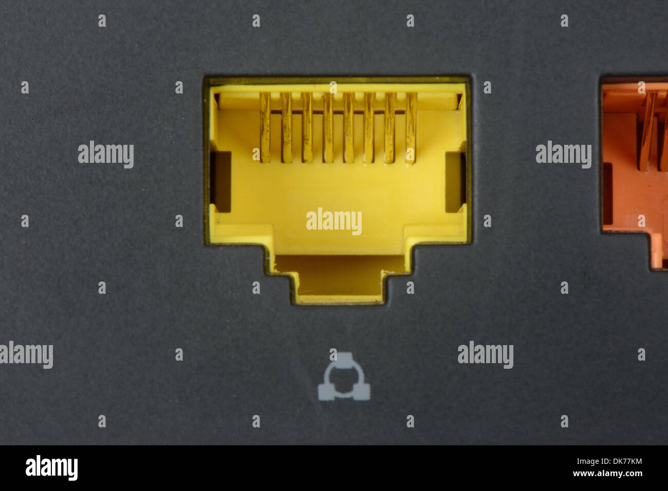 WLAN-Router für Netzwerk-Verbindung isoliert auf weißem Hintergrund Stockfoto