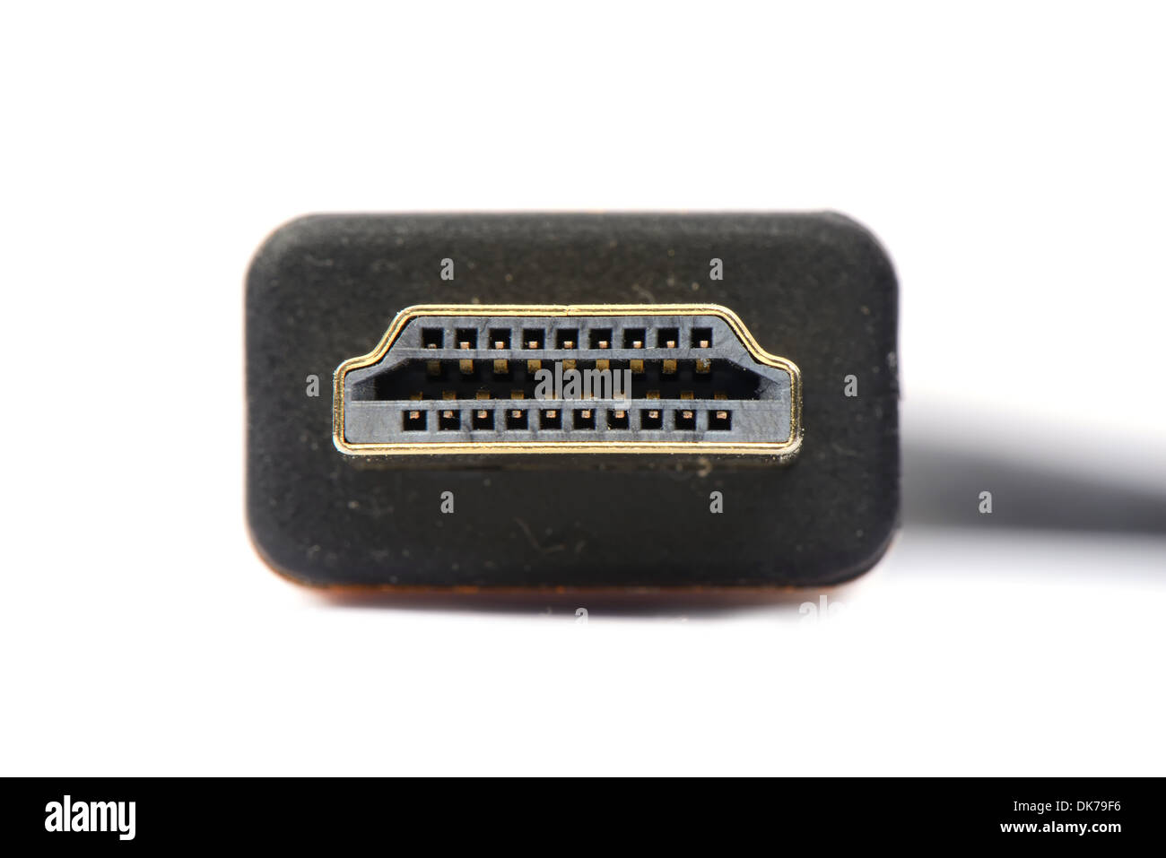 Schuss von HDMI-Kabeln isoliert auf weiss zu schließen Stockfoto