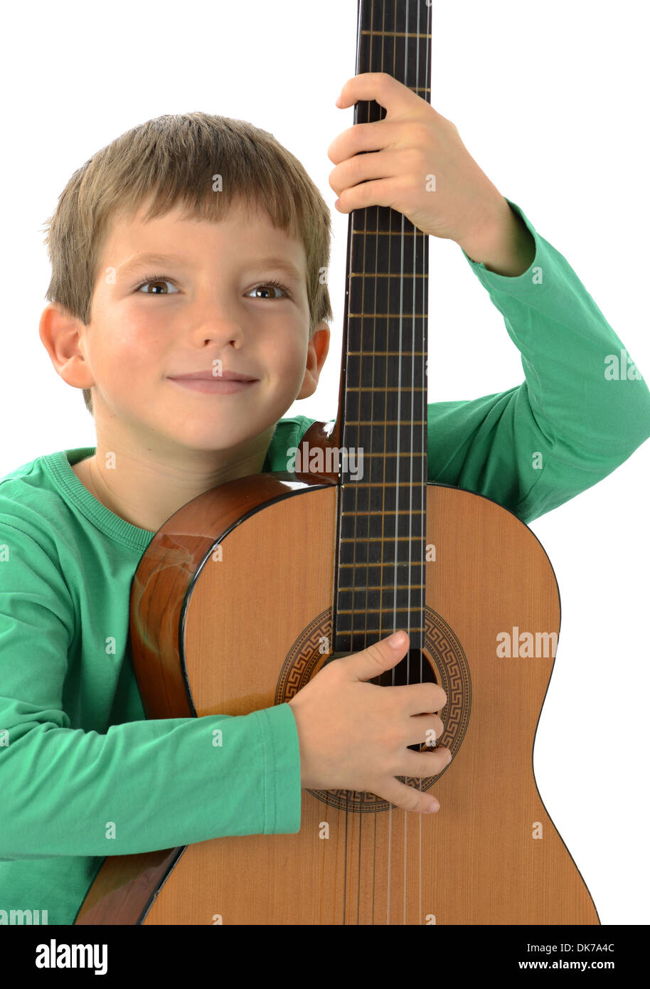 Junge, die Gitarre, Kind mit Gitarre auf weißem Hintergrund Stockfoto