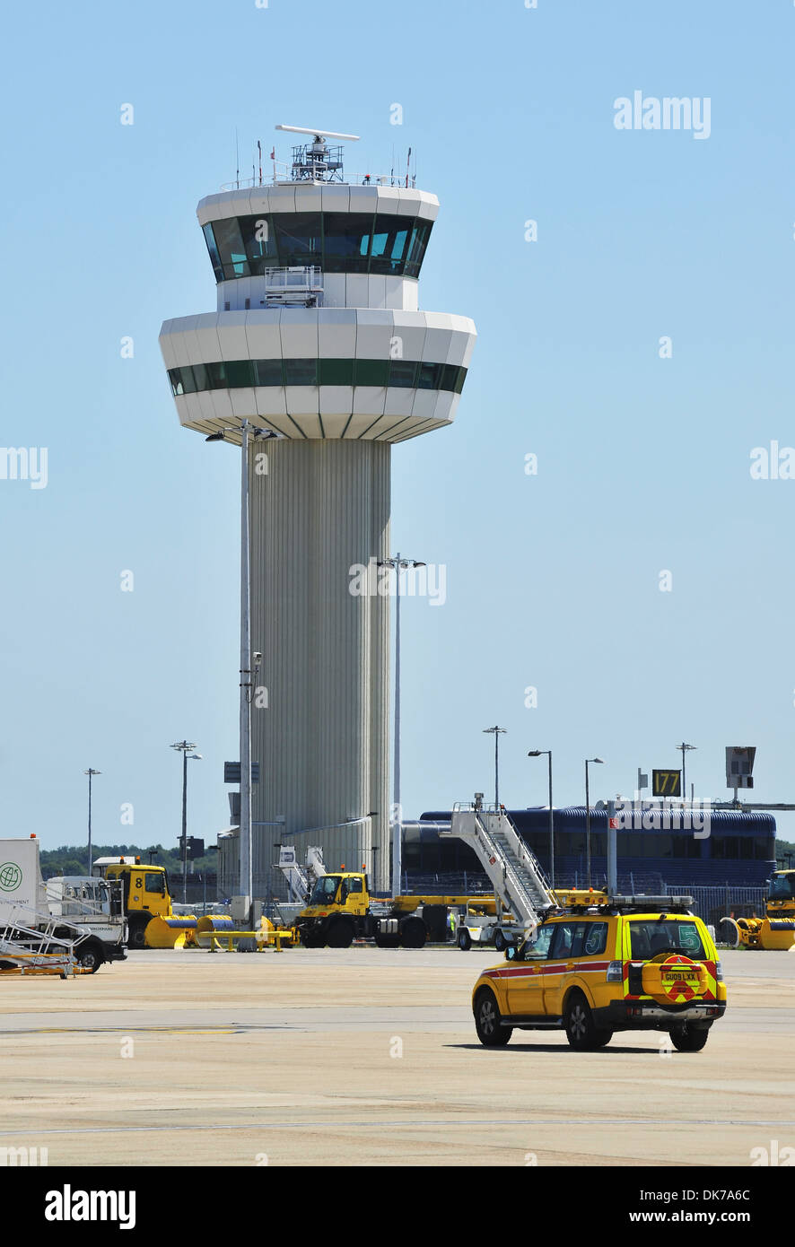 Kontrollturm, Air traffic Control Tower am Flughafen Gatwick, London, England, UK Stockfoto
