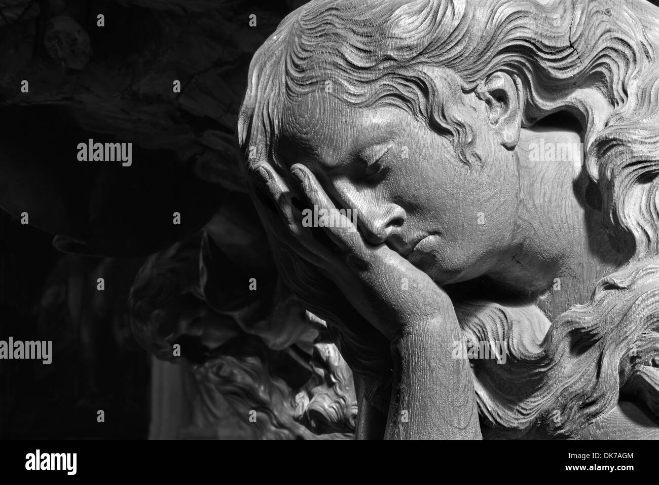 MECHELEN - 4 SEPTEMBER: Geschnitzte Relief rief Engels in Onze-Lieve-Vrouw-va-n-Hanswijkbasiliek-Kirche Stockfoto