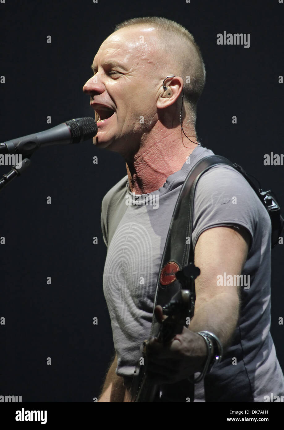 Sting führt seine "Back To Bass"-Tour an der Manchester O2 Manchester, England - 16.03.12 Stockfoto