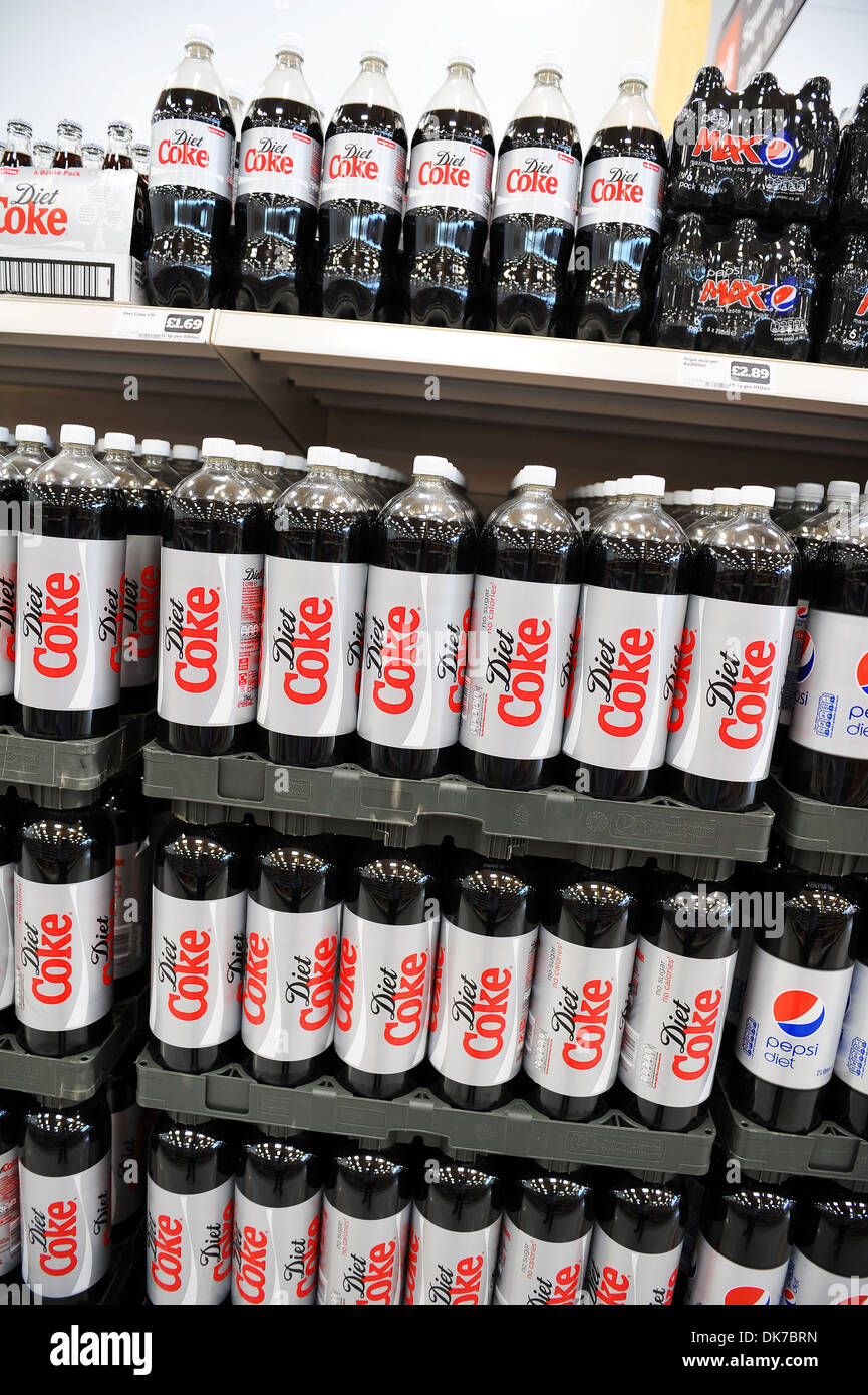 Supermarkt-Interieur zeigt Diet Coke, England, UK Stockfoto