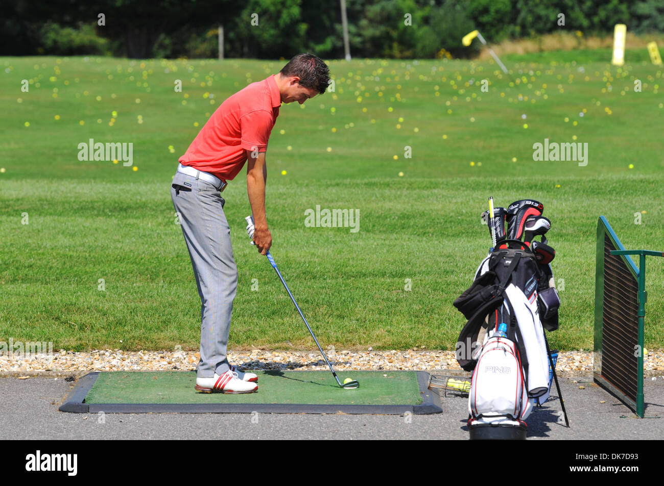 Golfer seinen Golfschwung üben. Golf-Praxis Stockfoto