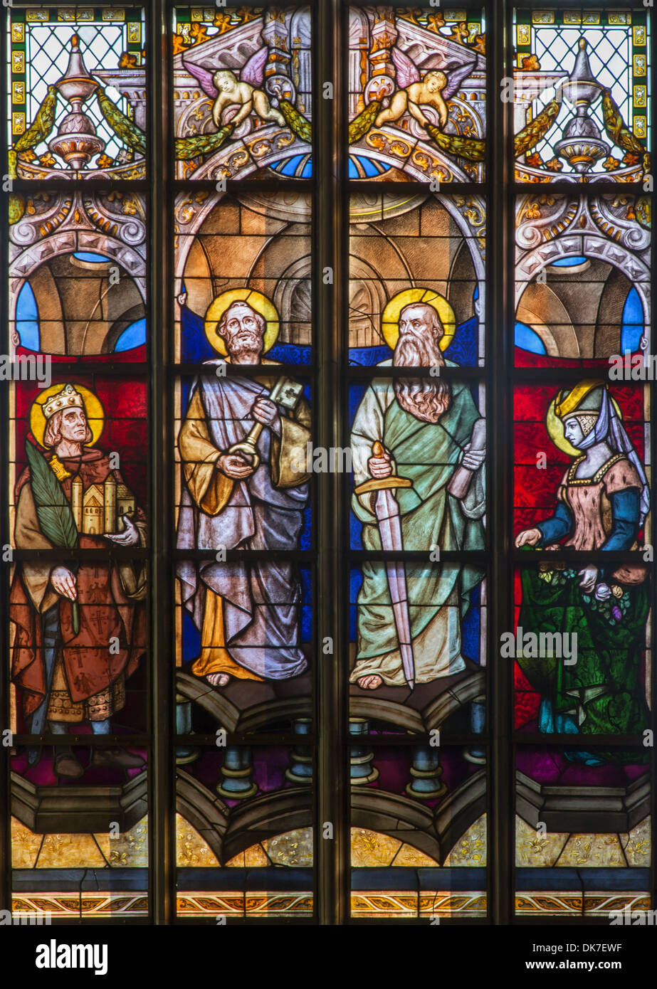 Antwerpen, Belgien - 5. SEPTEMBER: Fensterscheibe der Apostel Peter und Paul Kathedrale unserer lieben Frau Stockfoto