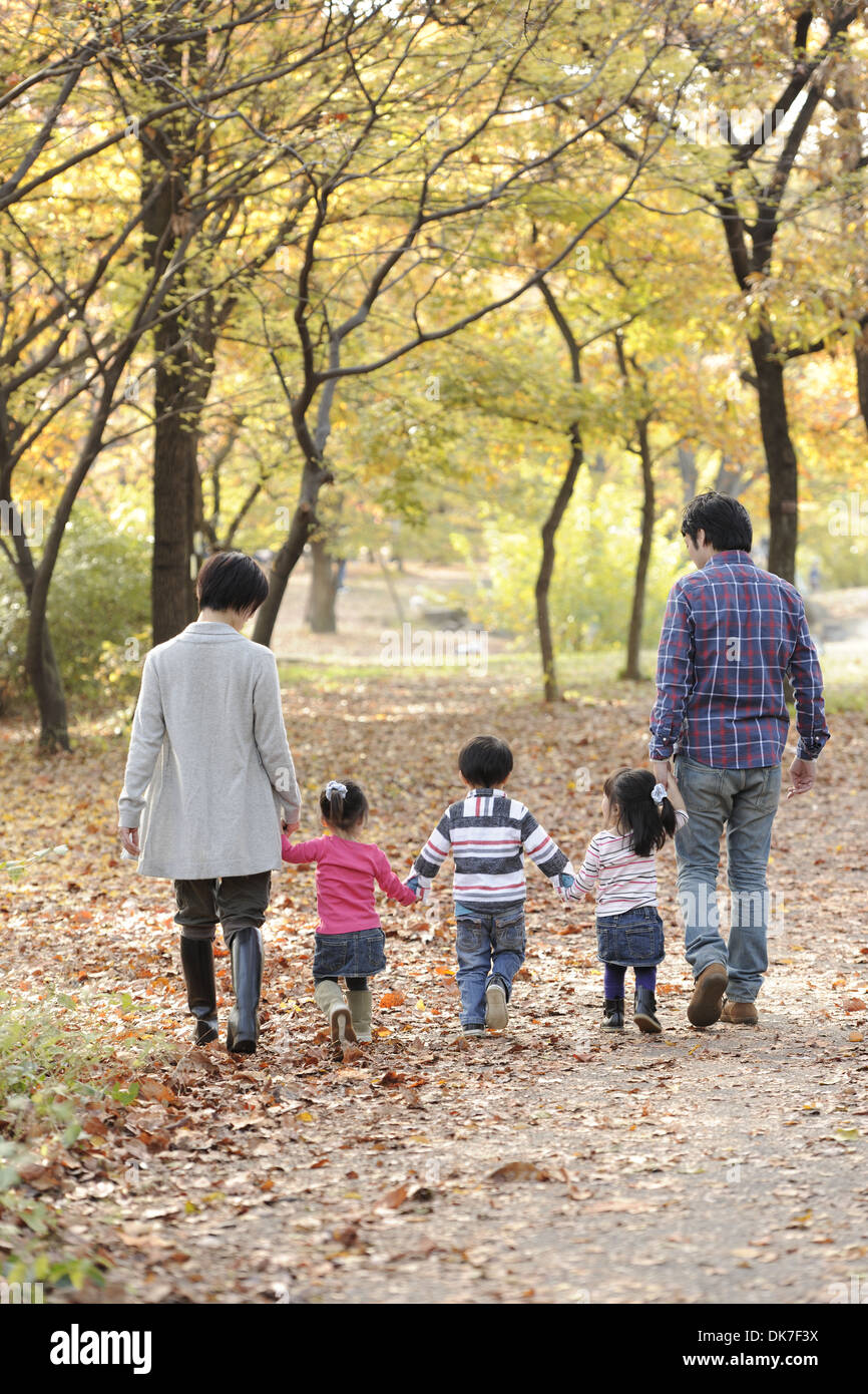 Japanische Familie in einem park Stockfoto