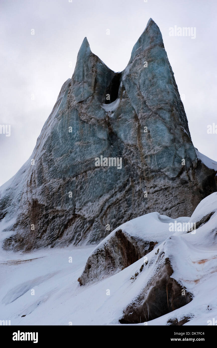 Blick auf einem gefrorenen Gletscher aus der Packung Eis, von Postbreen, Spitzbergen, Svalbard, Norwegen. Stockfoto