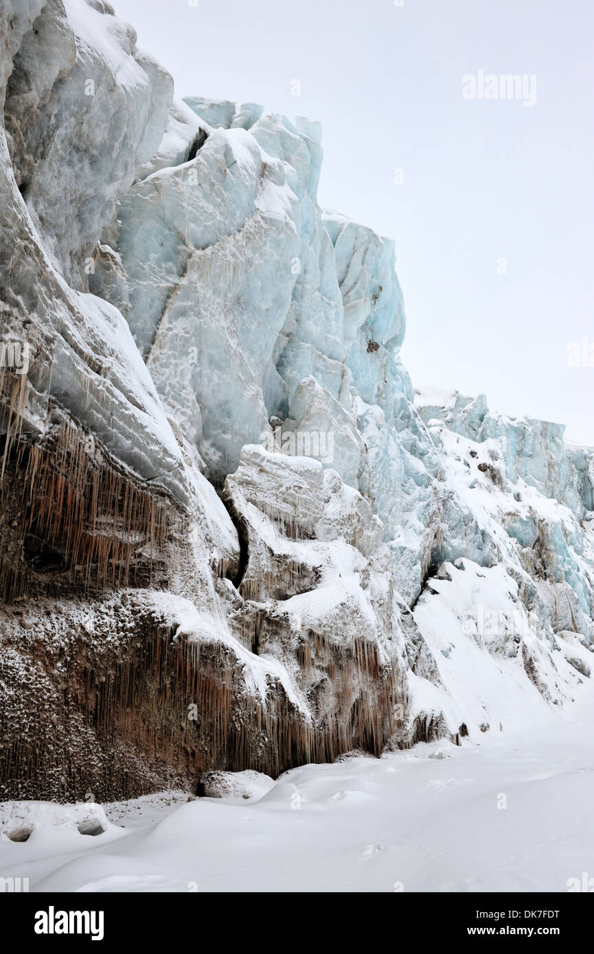 Sehen Sie auf einen gefrorenen Gletscher aus dem Packeis, Spitzbergen, Svalbard, Norwegen. Stockfoto
