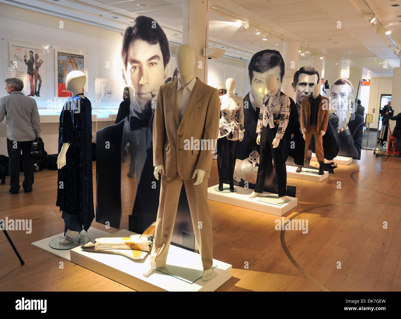 Atmosphäre 50 Jahre James Bond - drücken Sie Anzeig bei Christie's London South Kensington Verkaufsraum London England - 28.09.12 Stockfoto
