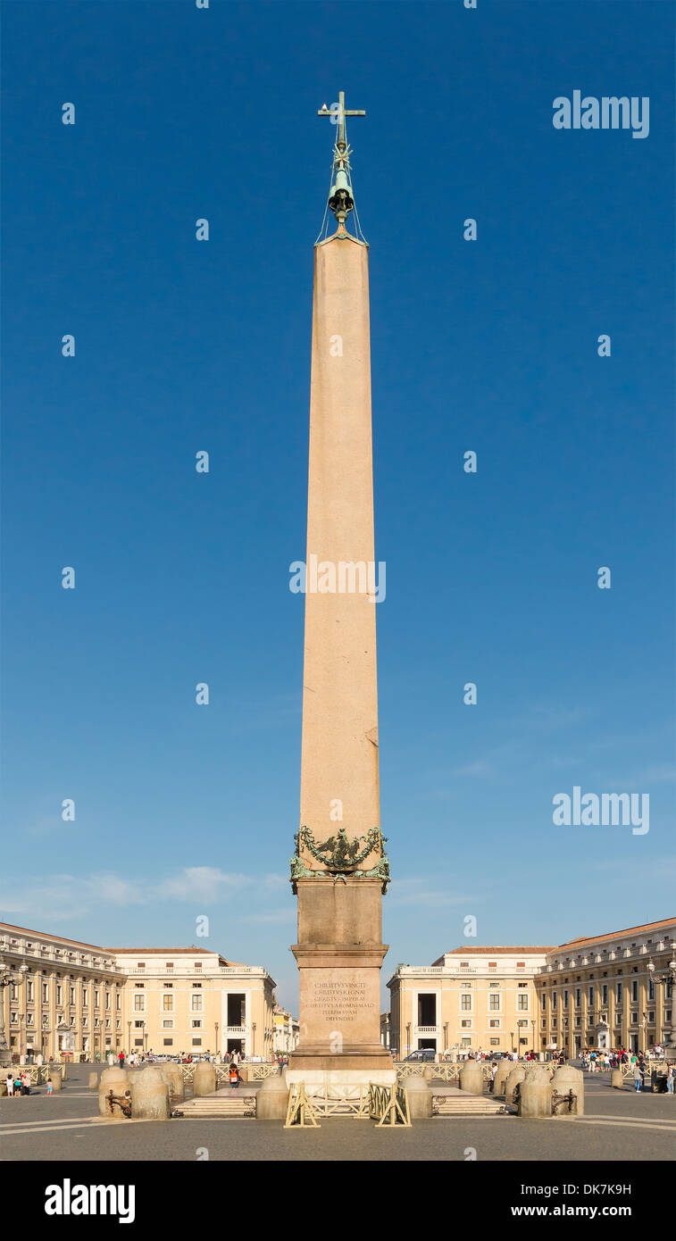 Die Sankt Peter Platz Obelisk. Und die Möwe. Vatikanstadt Stockfoto