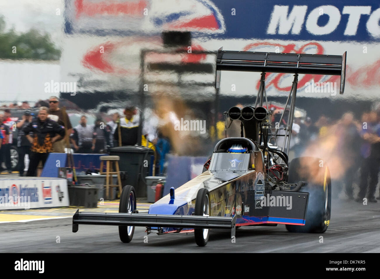 25. Juni 2011 - Norwalk, Ohio, USA - konkurriert Pat Dakin (#303) in Top Fuel Dragster während der fünften jährlichen Gipfel Racing Equipment NHRA Nationals in Summit Racing Equipment Motorsports Park in Norwalk, Ohio. (Kredit-Bild: © Frank Jansky/Southcreek Global/ZUMAPRESS.com) Stockfoto