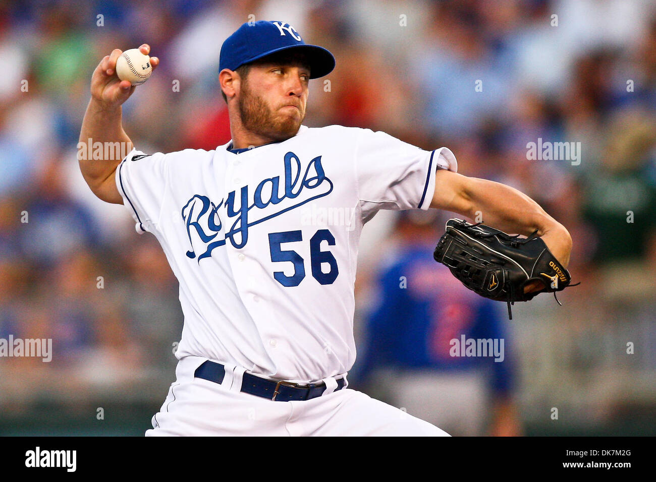 25. Juni 2011 - liefert Kansas City, Missouri, USA - Kansas City Royals Entlastung Krug Greg Holland (56) eine Tonhöhe während des Spiels zwischen den Chicago Cubs und die Kansas City Royals im Kauffman Stadium in Kansas City, Missouri. Die Royals besiegte die Cubs 3-2. (Kredit-Bild: © Scott Kane/Southcreek Global/ZUMAPRESS.com) Stockfoto