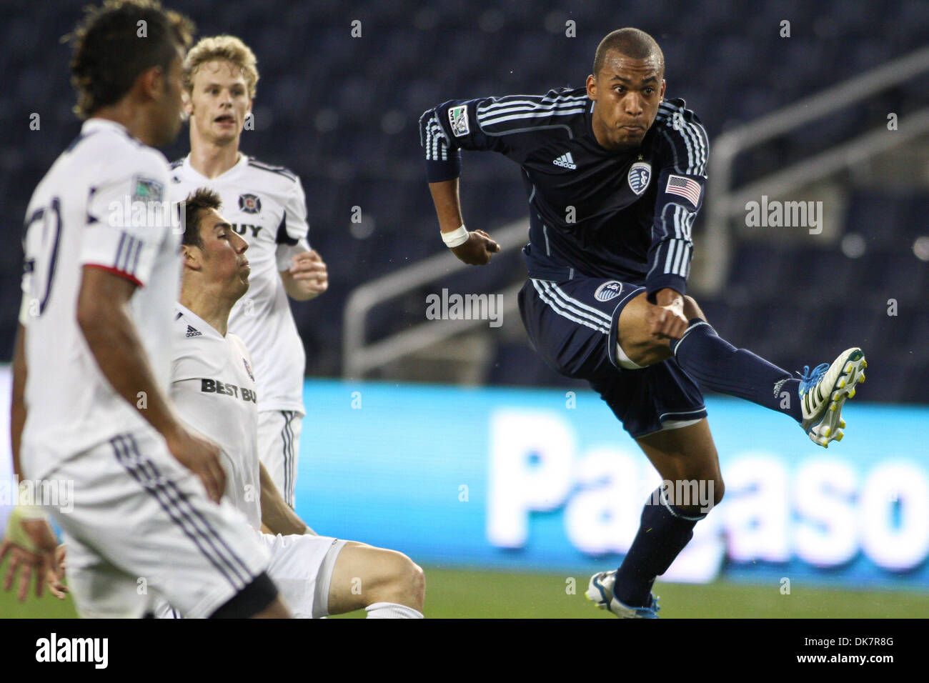 28. Juni 2011 - war Kansas City, Kansas, USA - Sporting KC vorwärts Teal Bunbury (9) eine starke Kraft die ganze Nacht. Sporting KC besiegte Chicago Fire PDL 3: 0 in einem Drittrunden-US Open Cup-Spiel im LIVESTRONG Sporting Park in Kansas City, Kansas. (Kredit-Bild: © Tyson Hofsommer/Southcreek Global/ZUMAPRESS.com) Stockfoto