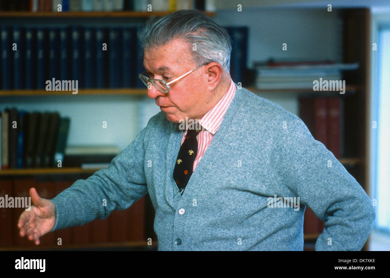 Sir Fred Hoyle FRS war ein englischer Astronom Stockfoto