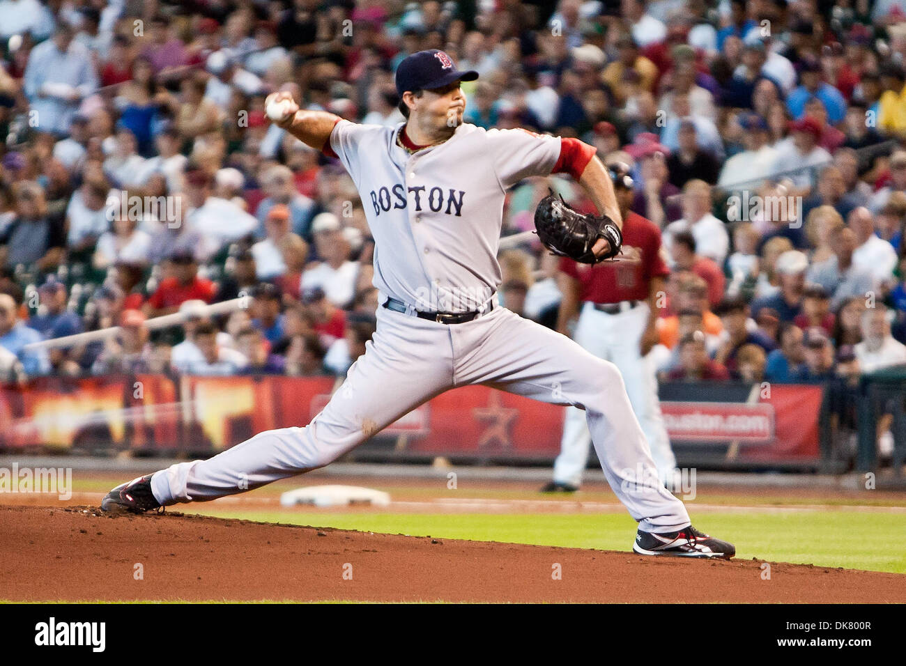 3. Juli 2011 - Houston, Texas, USA - Boston Rot Sox Pitcher Josh Beckett (19) warf 8,0 Innings, 1 auf 5 Treffer... laufen ermöglicht eine Saison hohe 11-Hitter angefacht. Boston Red Sox fegte die Houston Astros 2-1 im Minute Maid Park in Houston Texas. (Kredit-Bild: © Juan DeLeon/Southcreek Global/ZUMAPRESS.com) Stockfoto