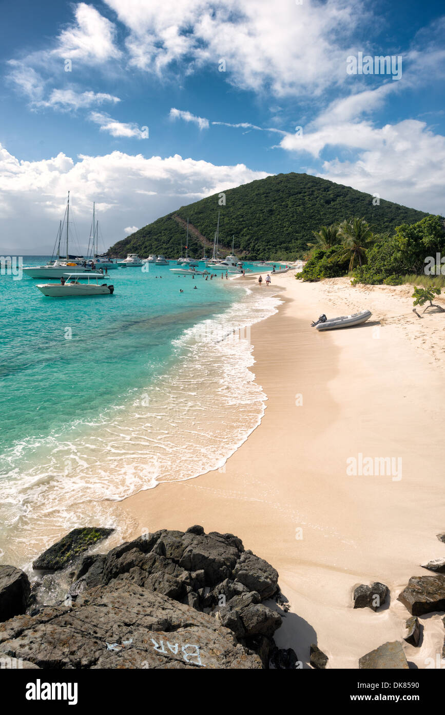 Die tropischen Sandstrand am White Bay auf Jost Van Dyke in den British
