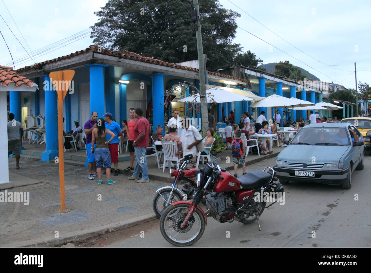 Am frühen Abend auf Calle Orlando Nodarse, Parque Martí, Viñales, Pinar del Rio Province, Kuba, Karibik, Mittelamerika Stockfoto