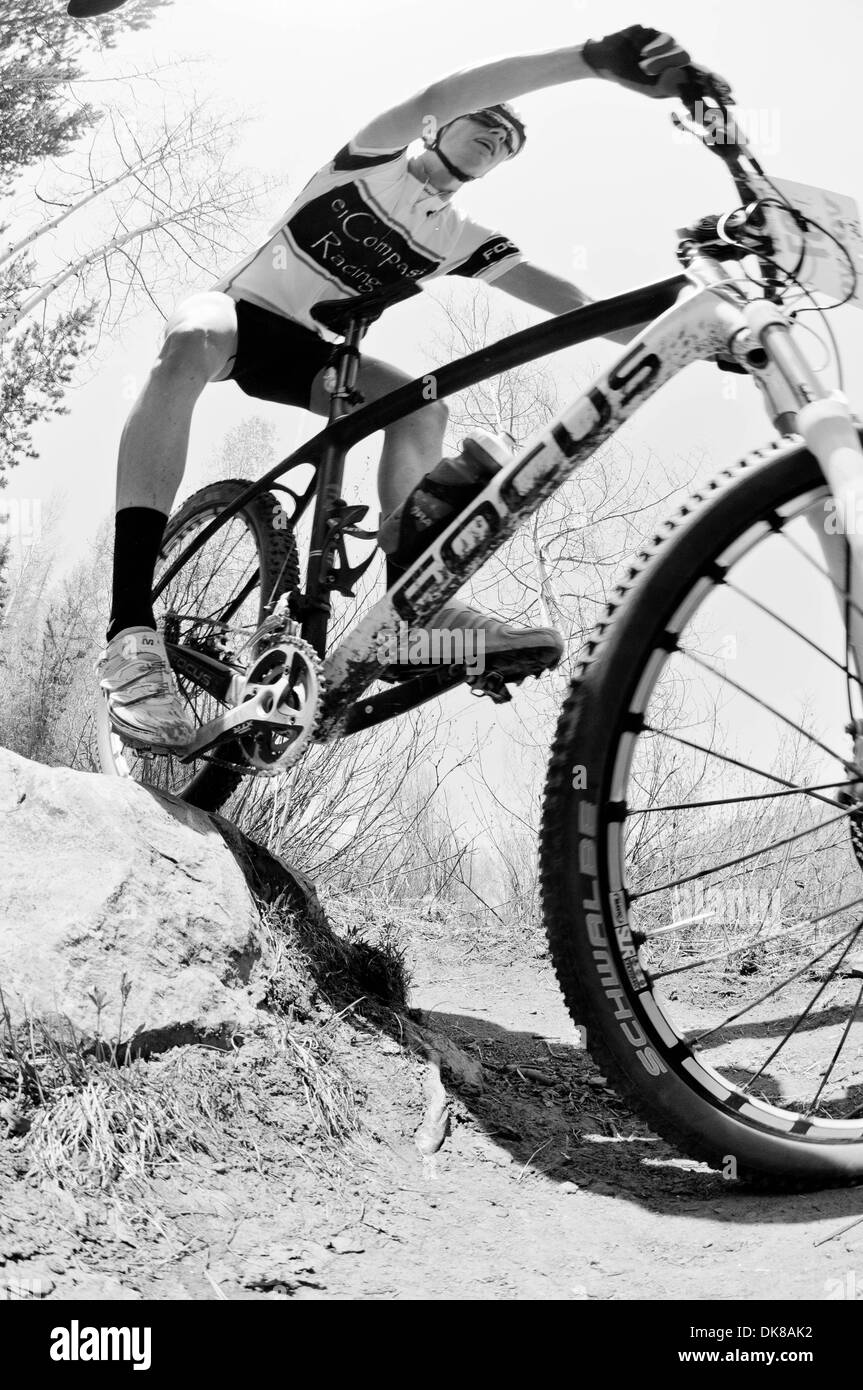 2. Juni 2011 - Vail, Colorado, Vereinigte Staaten - A-Racer im Cross-Country Mountain Bike Event. (Kredit-Bild: © Braden Gunem/ZUMA Press) Stockfoto