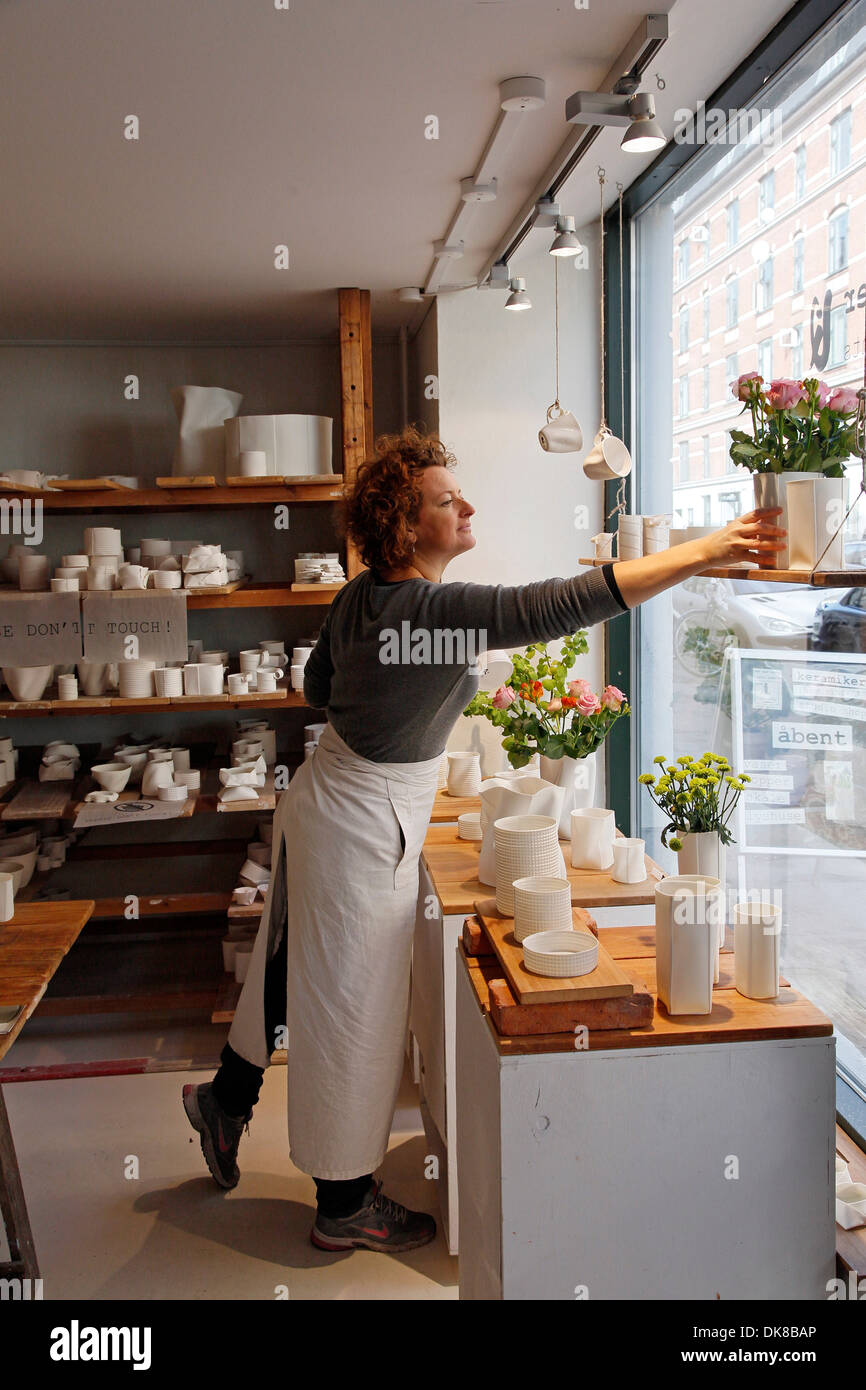 Keramiker, ein Keramik-Shop auf Jaegersborggade Straße, Kopenhagen, Dänemark. Stockfoto