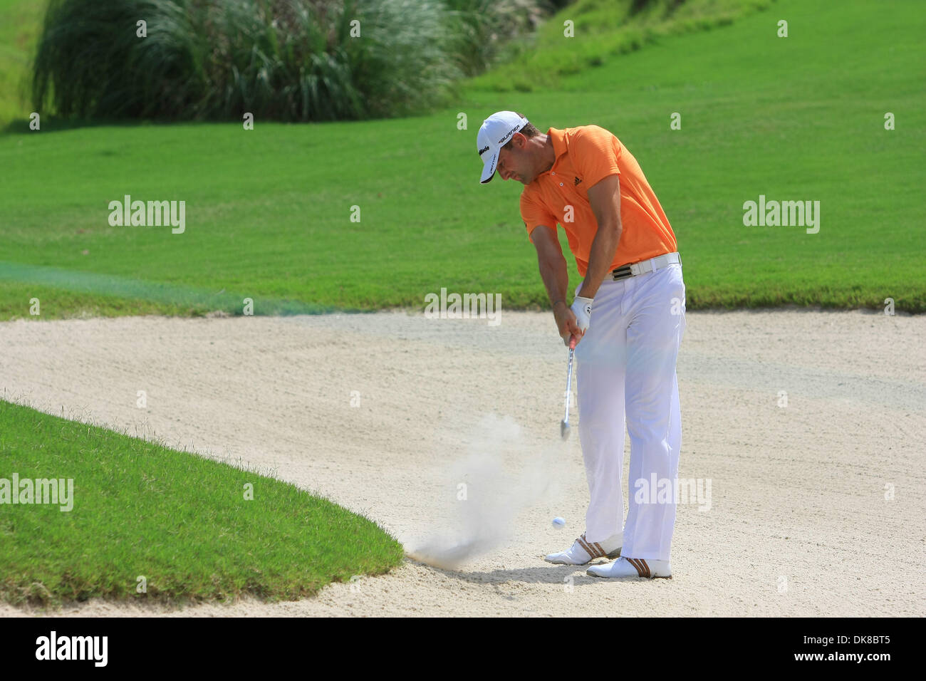 16. Juli 2011 trifft - Madison, Mississippi, Vereinigte Staaten von Amerika - Willen Strickler aus einem Fairwaybunker während der Viking Classic im Annandale Golf Club. (Kredit-Bild: © Hays Collins/Southcreek Global/ZUMAPRESS.com) Stockfoto