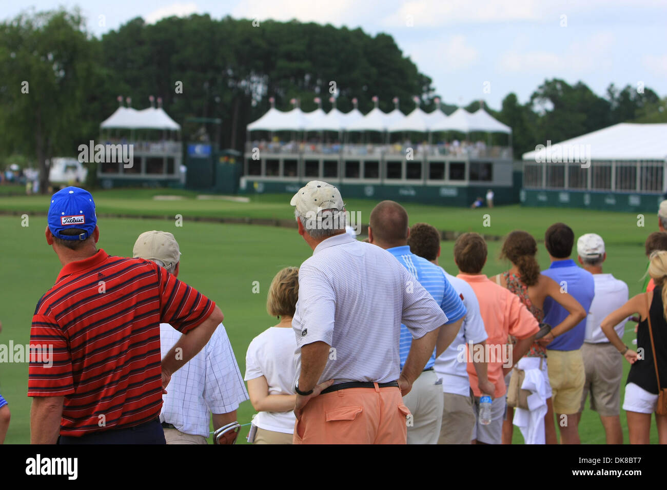 16. Juli 2011 - Madison, Mississippi, Vereinigte Staaten von Amerika - Fans schauen der 18. Spielbahn während der Viking Classic im Annandale Golf Club. (Kredit-Bild: © Hays Collins/Southcreek Global/ZUMAPRESS.com) Stockfoto