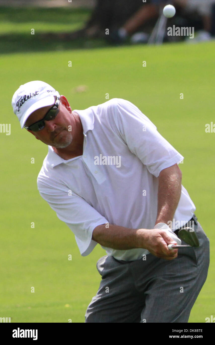16. Juli 2011 chips - Madison, Mississippi, Vereinigte Staaten von Amerika - J.P. Hayes aufs Grün während der Viking Classic im Annandale Golf Club. (Kredit-Bild: © Hays Collins/Southcreek Global/ZUMAPRESS.com) Stockfoto