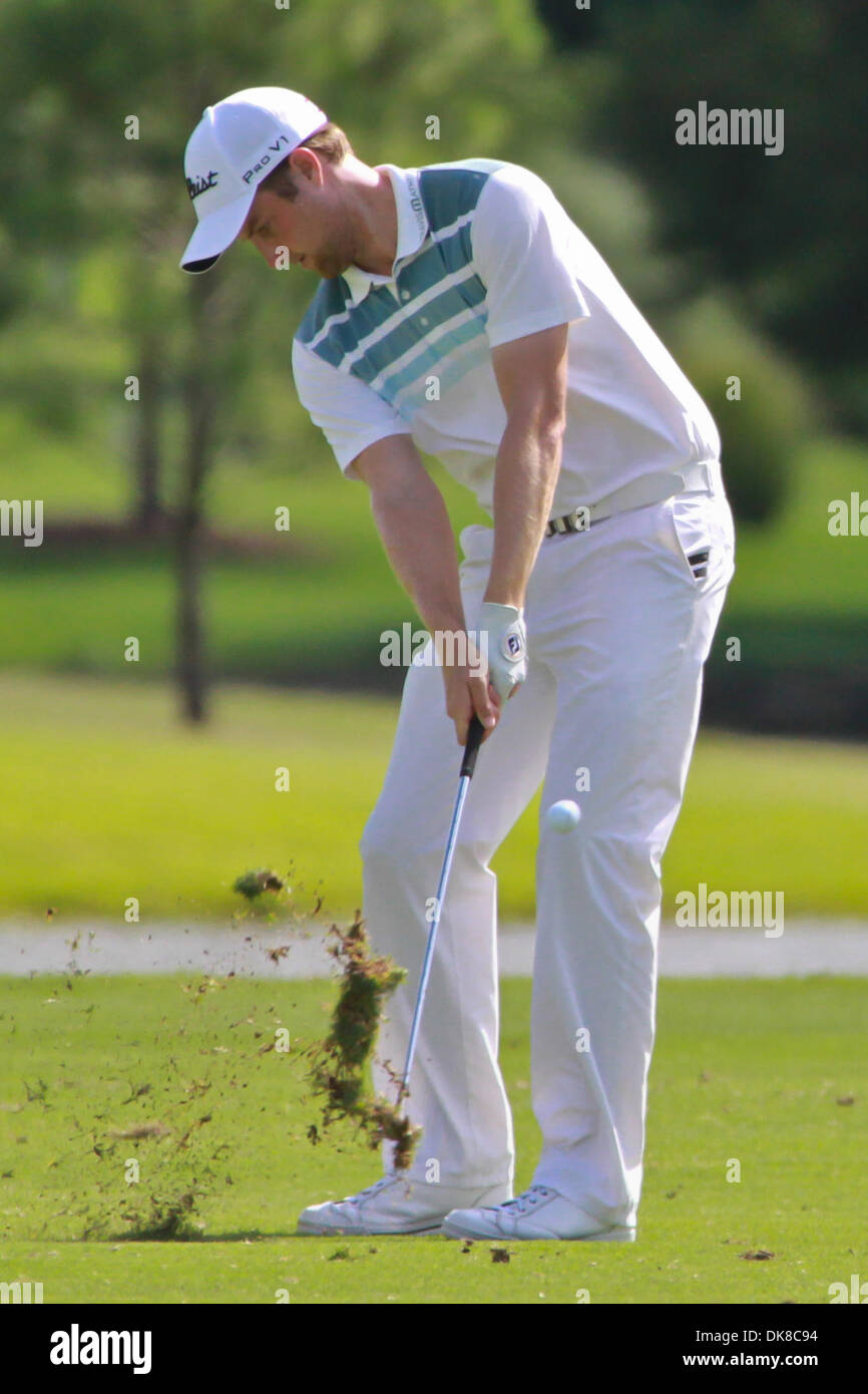 17. Juli 2011 - Madison, Mississippi, Vereinigte Staaten von Amerika - Chris Kirk trifft seine Annäherungsschlag auf das 18. Loch und nach Hause nimmt der Pokalsieger bei der Viking Classic im Annandale Golf Club. (Kredit-Bild: © Hays Collins/Southcreek Global/ZUMAPRESS.com) Stockfoto