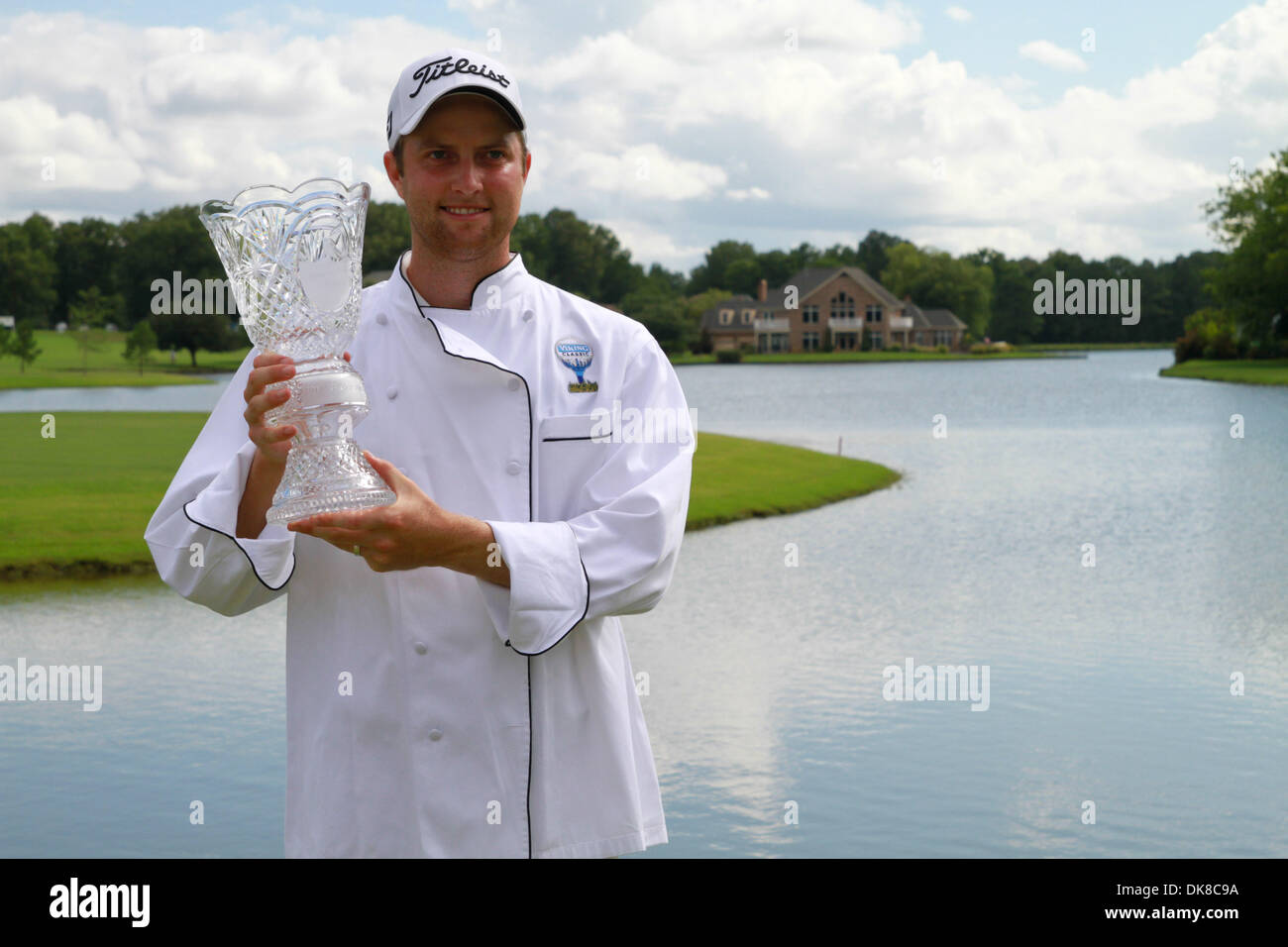 17. Juli 2011 - Madison, Mississippi, Vereinigte Staaten von Amerika - Chris Kirk hält der Pokalsieger und trägt der Küchenchef Mantel für den Gewinn der Viking Classic im Annandale Golf Club. (Kredit-Bild: © Hays Collins/Southcreek Global/ZUMAPRESS.com) Stockfoto