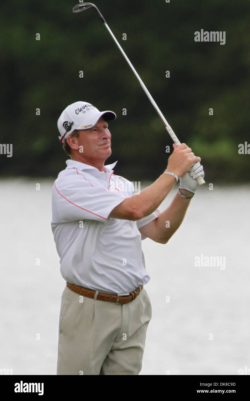 17. Juli 2011 - Madison, Mississippi, Vereinigte Staaten von Amerika - Woody Austin trifft ein Annäherungsschlag während der Viking Classic im Annandale Golf Club. (Kredit-Bild: © Hays Collins/Southcreek Global/ZUMAPRESS.com) Stockfoto