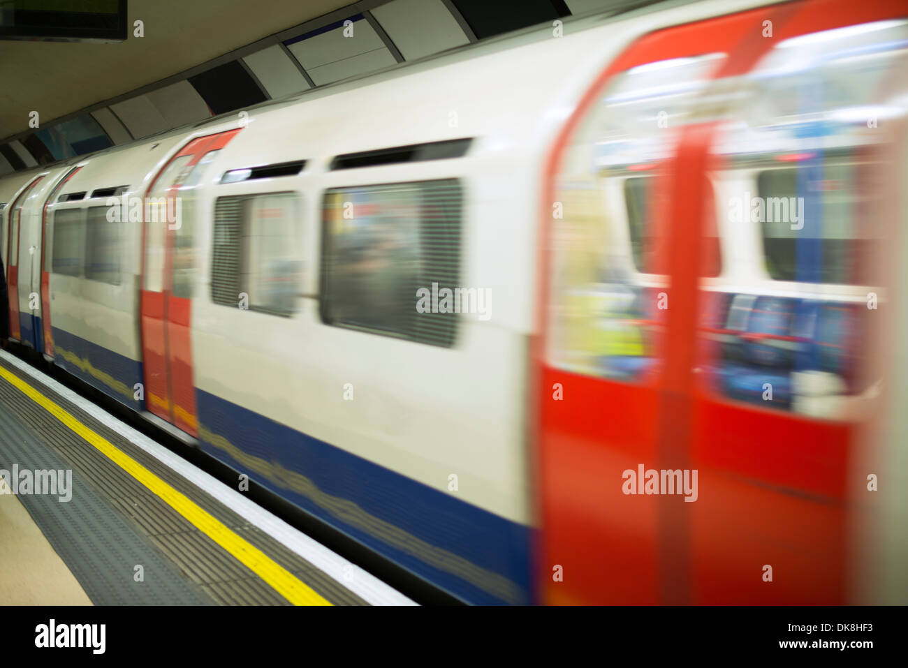 U-Bahn in London. Triebwagen in u-Bahn Stockfoto