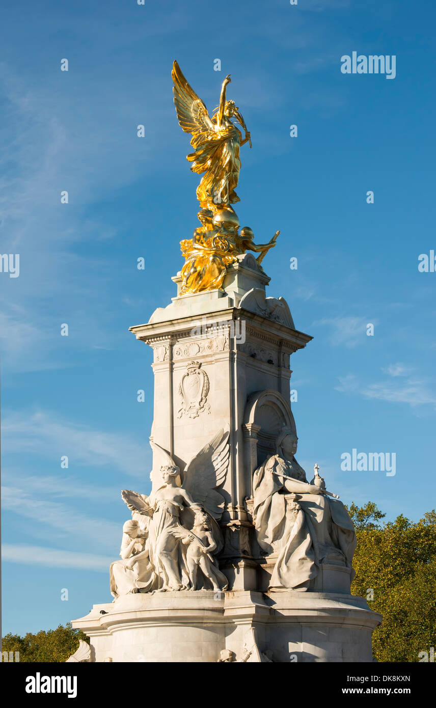 Statue vor dem Buckingham Palace. Stockfoto