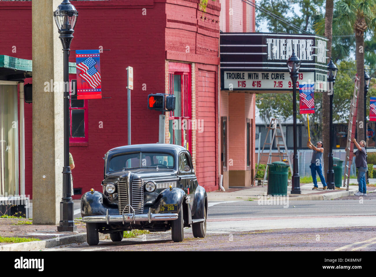 1938 Buick 8 geparkt in der Nähe von Clay Theater in der historischen Innenstadt von Green Cove Springs, Florida Stockfoto