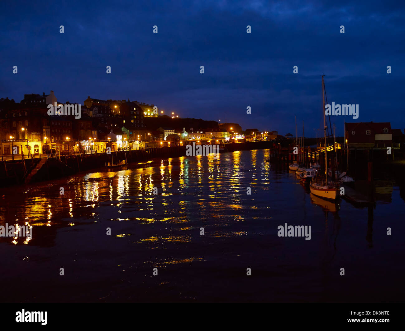 Unteren Hafen von Whitby und Fisch Quay in der Nacht Stockfoto