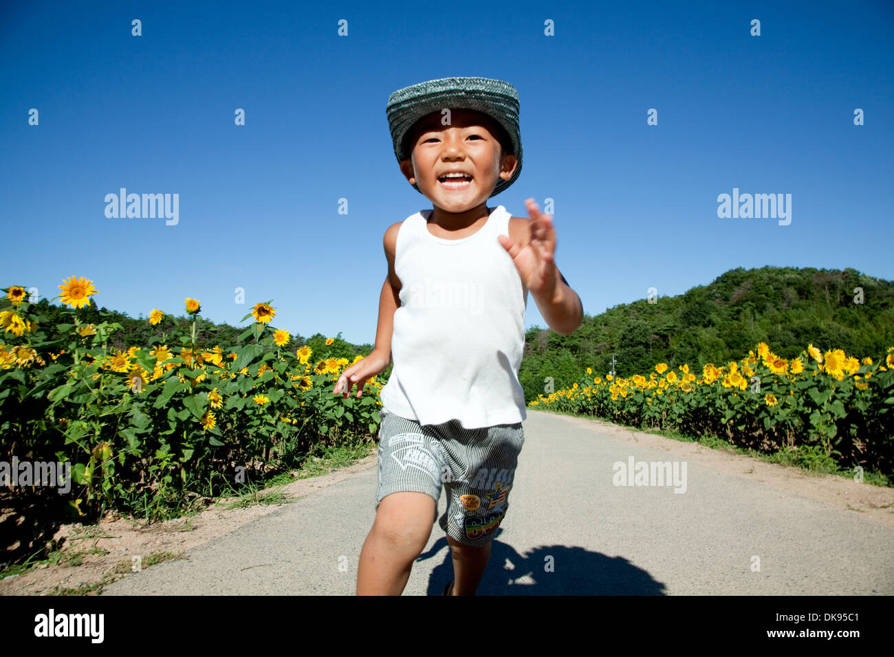 Japanische Kinder auf dem Lande Stockfoto