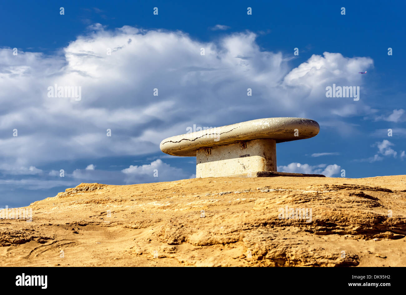 Sunset Cliffs Natural Park.  Eine Bank befindet sich an einem Punkt übersehen. San Diego, California, Vereinigte Staaten von Amerika. Stockfoto