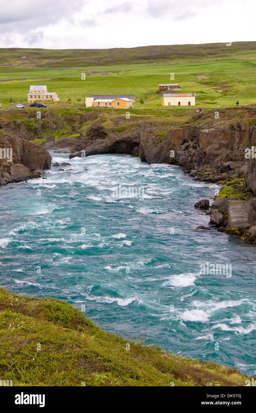 Fluss verlassen Godafoss Wasserfall, Island Stockfoto