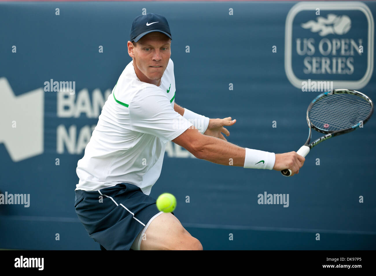 12. August 2011 - Montreal, Quebec, Kanada - Thomas Berdych (CZE) spielt gegen Janko Tipsarevic (SRB) im Viertel-Finale im Uniprix Stadium in Montreal, Quebec, Kanada. Tipsarevic überzeugte Bercych 6-4, 6-4 (Credit-Bild: © Marc DesRosiers/Southcreek Global/ZUMAPRESS.com) Stockfoto