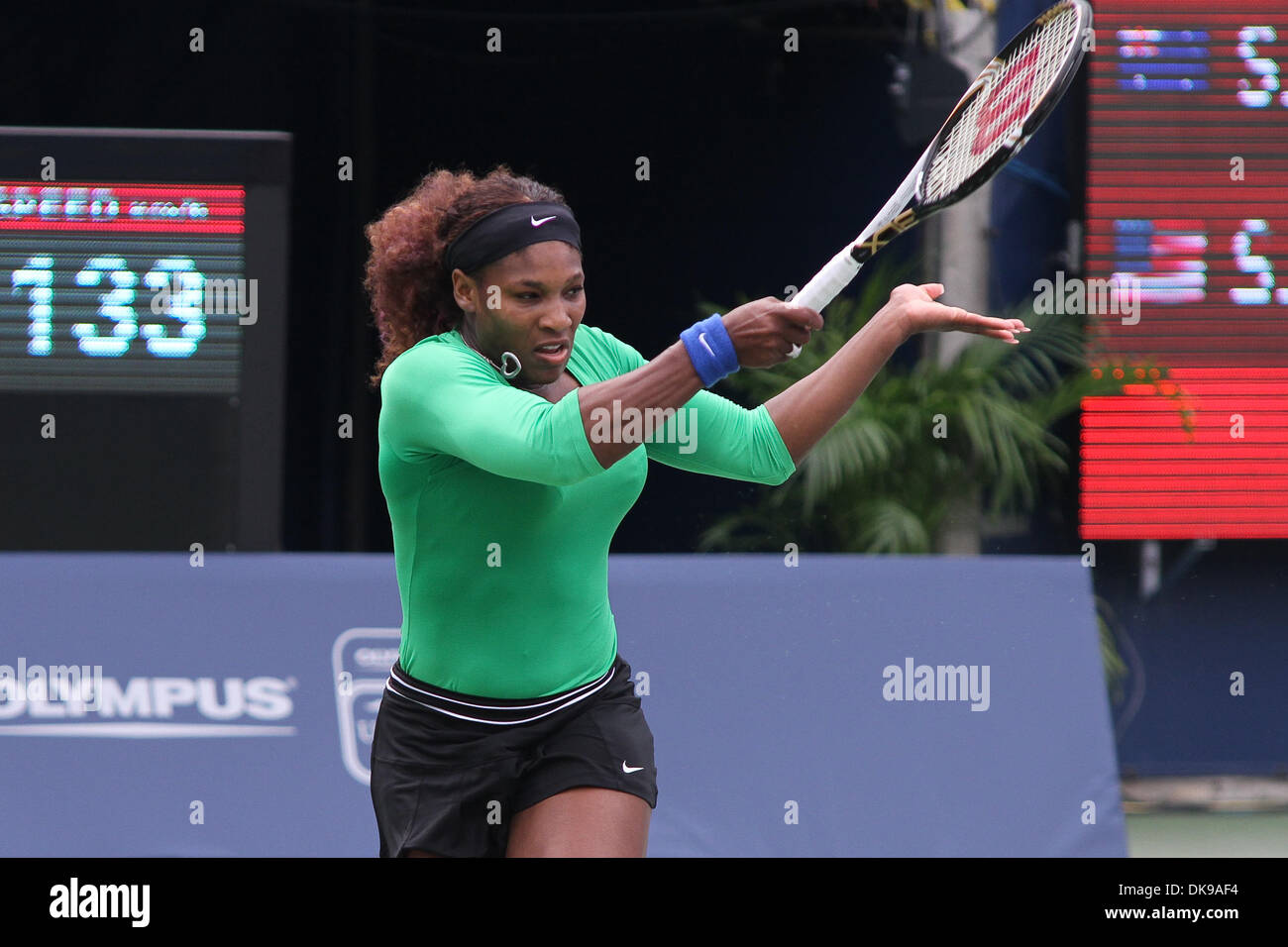 14. August 2011 - bespielt Toronto, Ontario, Kanada - USA Serena Williams in Aktion während des WM-Spiels für den Rogers Cup, die Rexall Centre in Toronto. Serena Williams gewann die Meisterschaft in zwei Sätzen über Stosur 6-4, 6-2 (Credit-Bild: © Steve Dachgaube/Southcreek Global/ZUMAPRESS.com) Stockfoto