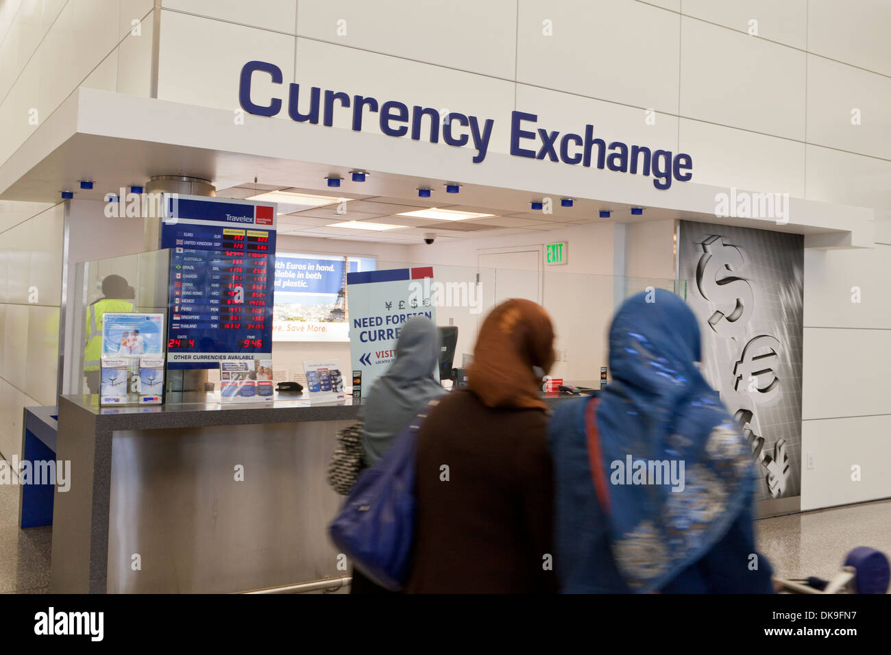 Währung Exchange Schaufenster - Dulles International Airport - Washington, DC USA Stockfoto