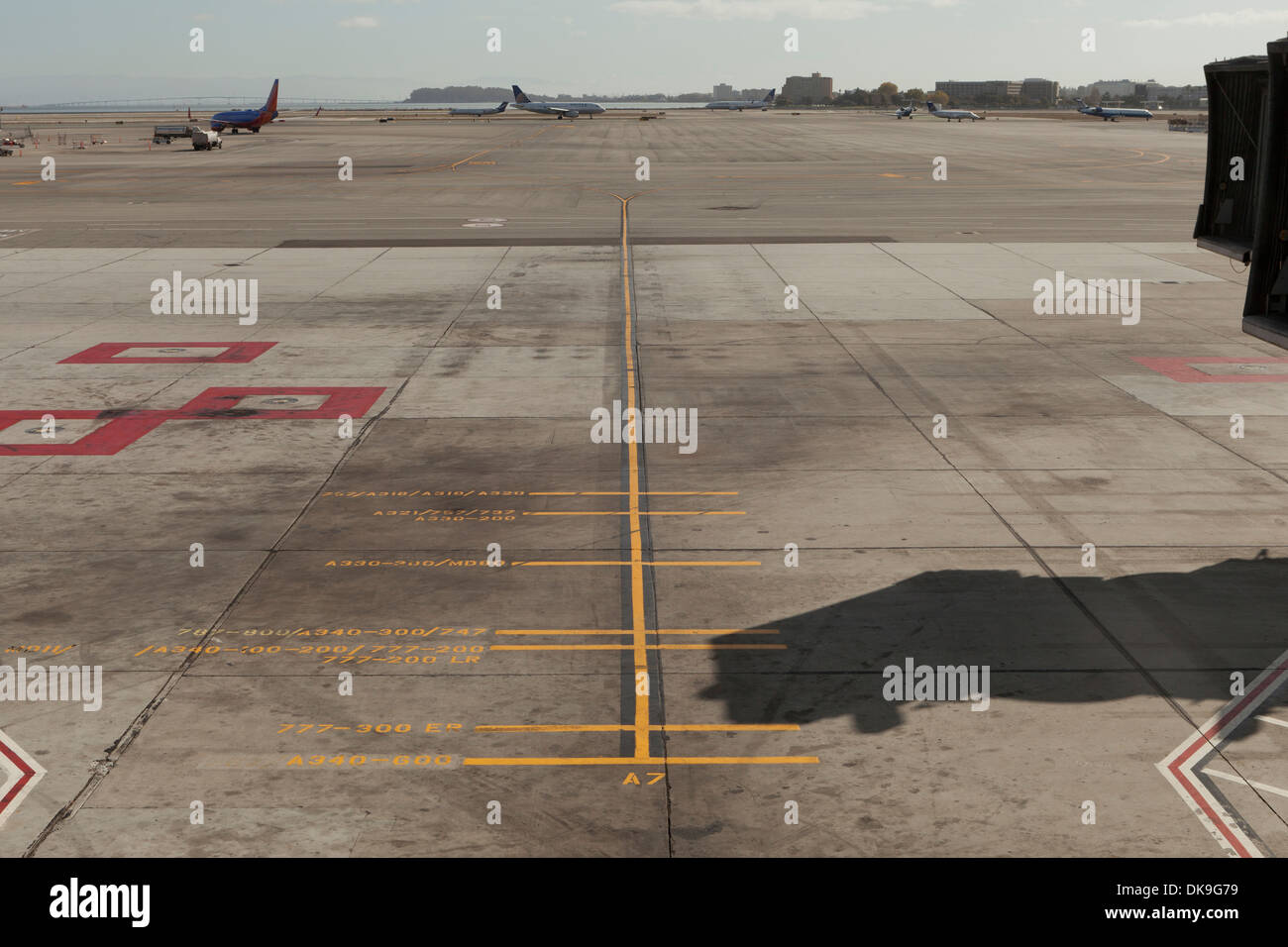 Flugzeug parken Referenzhandbuch Linien - internationaler Flughafen San Francisco - San Francisco, Kalifornien USA Stockfoto