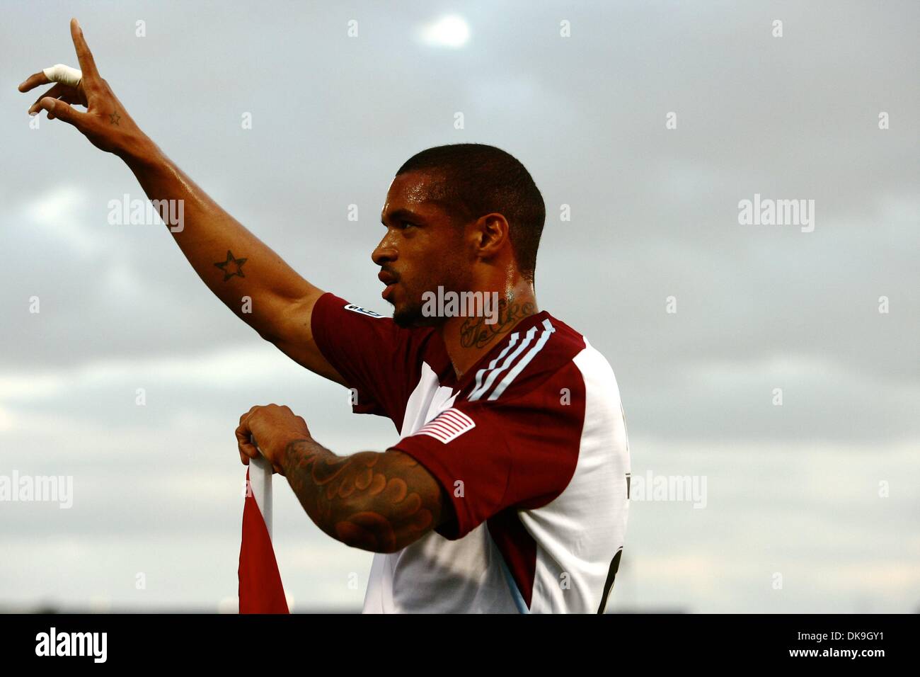 20. August 2011 - feiert Commerce City, Colorado, USA - Colorado Rapids vorwärts Caleb Folan (21) sein Tor in der ersten Hälfte.  Die Colorado Rapids gehostet Chivas USA am Dick's Sporting Goods Park in Commerce City, CO. (Credit-Bild: © Jesaja Downing/Southcreek Global/ZUMApress.com) Stockfoto