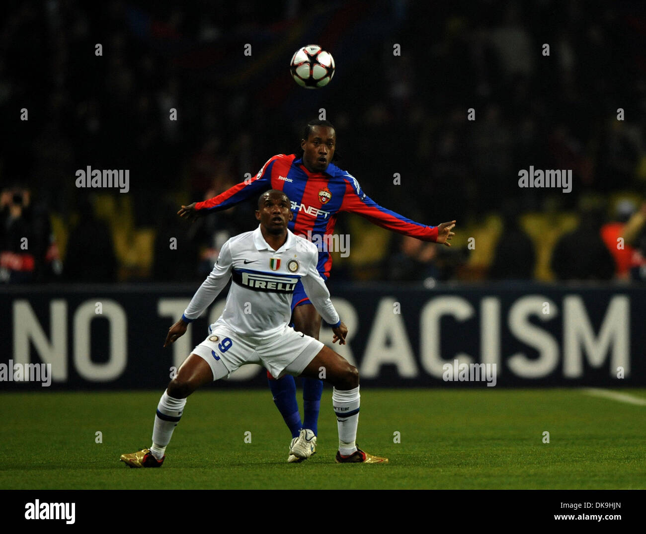 25. August 2011 - Moskau, Russland - Datei - russischen Fußballclub Anschi Machatschkala haben angekündigt, einen Vertrag mit Inter Mailand für SAMUEL ETO, die Kamerun-Stürmer die bestbezahlte Fußballer der Welt machen. "Heute wurde eine Einigung zwischen den Fußballvereinen Anschi und Inter für die Übertragung von Samuel Eto. Die Bedingungen der Übertragung vollständig geeignet beidseitig, "eine Aussage o Stockfoto