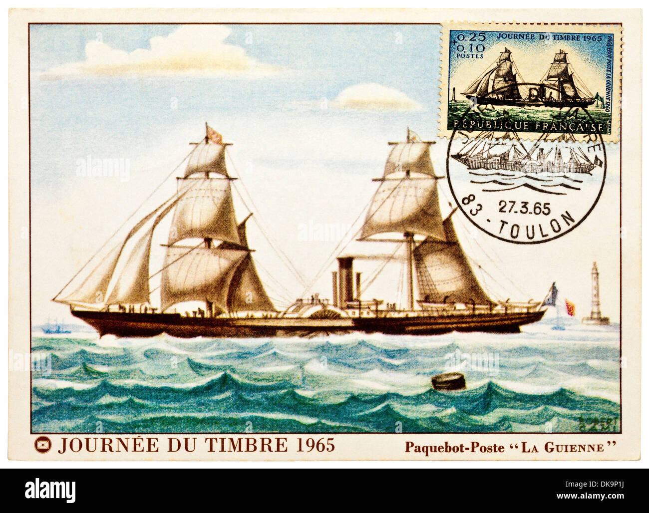 1965 französische Postkarte mit Post-Dampfer "La Guienne" - "Journée du Timbre" (Tag der Briefmarke). Stockfoto