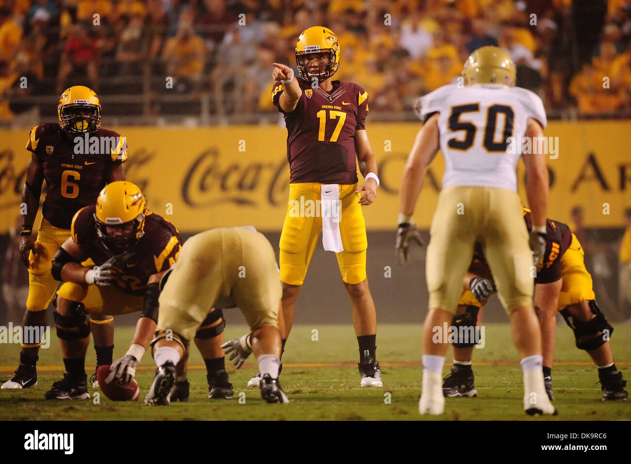 1. September 2011: Arizona State quarterback Brock Osweiler #17 in Aktion während einer NCAA Football-Spiel zwischen den Arizona State University Sun Devils und die UC Davis Aggies im Sun Devil Stadium in Tempe, Arizona, von Sun Devils, 48-14 gewonnen. (Kredit-Bild: © Max Simbron/Cal Sport Media/ZUMAPRESS.com) Stockfoto