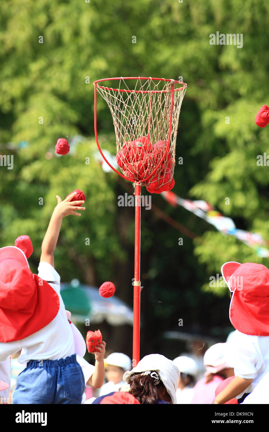 Japanische Kinder auf dem Lande Stockfoto