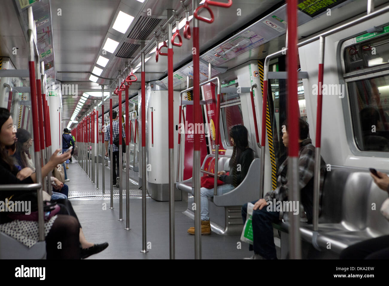 Innenansicht der U-Bahn MTR Hong Kong-Zug - Mass Transit Railway. Stockfoto