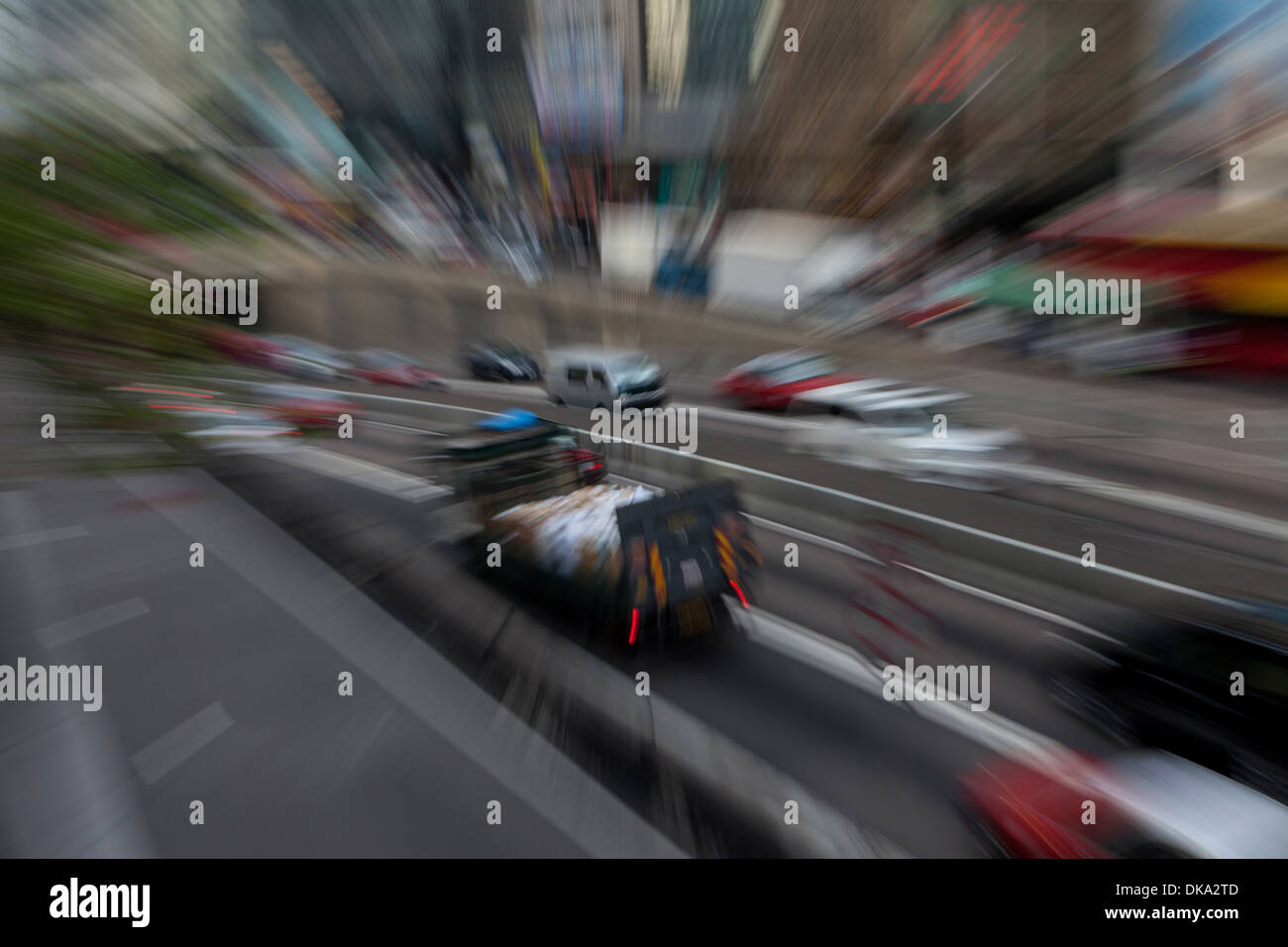 Einsatz von slow-Shutter Speed 30. zweite und Zoom-Funktion Verkehr in Hongkong zu veranschaulichen. Stockfoto