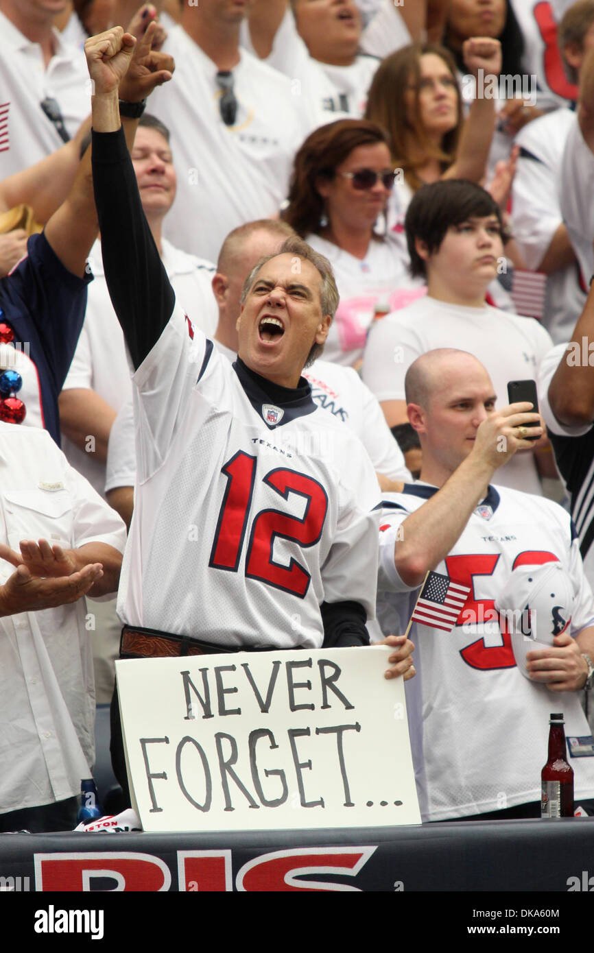 11. September 2011 - Houston, Texas, USA - zeigt ein Fan seinen Patriotismus. Houston Texans besiegte die Indianapolis Colts 34-7 im Reliant Stadium in Houston Texas. (Kredit-Bild: © Luis Leyva/Southcreek Global/ZUMAPRESS.com) Stockfoto