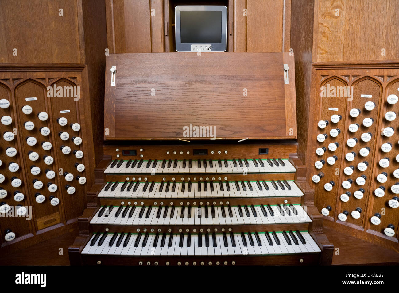 Konsole für die Orgel in der Abteikirche von Bath, Bath, Somerset. Stockfoto