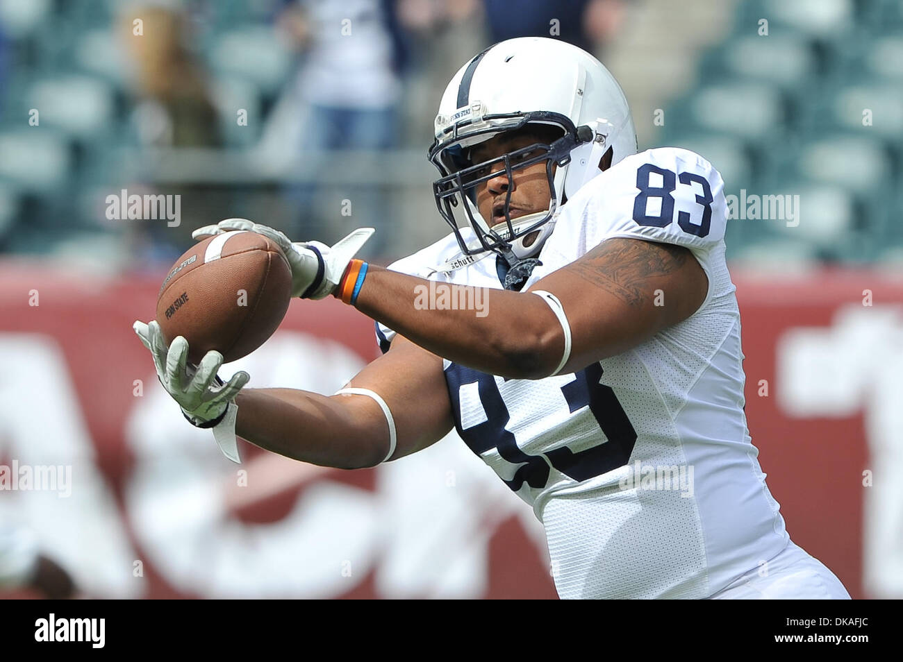 17. September 2011 - Philadelphia, Pennsylvania, USA - Penn State Nittany Lions Wide Receiver Matt Zanellato (83) während der Pre-game-Bohrer. Penn State Routen Tempel mit einem Score von 10-7 in einem Spiel wird gespielt am Lincoln Financial Feld in Philadelphia, Pennsylvania (Credit-Bild: © Mike McAtee/Southcreek Global/ZUMAPRESS.com) Stockfoto